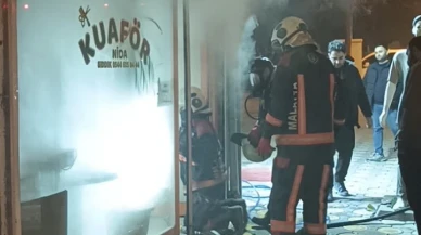 Malatya Cezmikartay'da Korku Dolu Anlar: Kuaför Dükkanı Alev Aldı