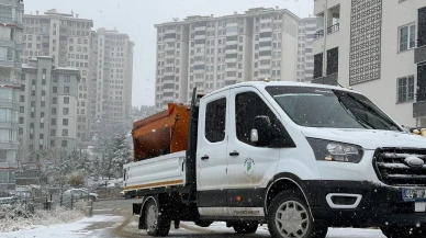 Yeşilyurt’ta Kar Alarmı: Ekipler Sahada, Yollar Açık Tutuluyor