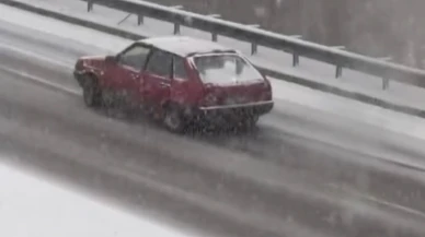 Kar yağışı nedeniyle meydana gelen kazalar artmaya devam ediyor.