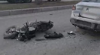 Otomobil İle Motosiklet Çarpıştı: 17 Yaşındaki Sürücü Yaralandı