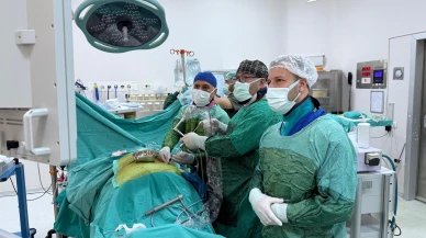 Malatya’da 8 Santimetrelik Böbrek Taşı Kapalı Yöntemle Alındı