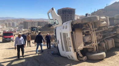 Malatya Battalgazi TOKİ Şantiyesinde Kazası: Kamyon Devrildi, 1 Yaralı