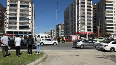 Hafif Ticari Araç Yayalara Çarptı: 3 Yaralı