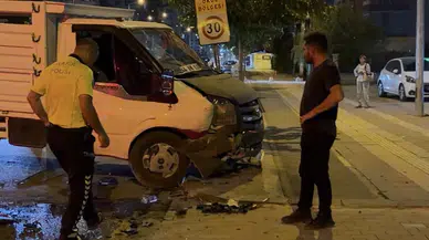 Yeşilyurt'ta Pikap ile Otomobil Çarpıştı: 3 Yaralı