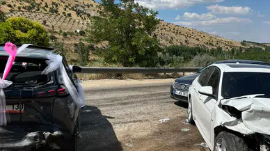 Düğün Töreni Sırasında Zincirleme Trafik Kazası: 4 Kişi Yaralandı