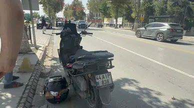 Malatya'da Otomobille Çarpışan Motosikletli Kurye Yaralandı