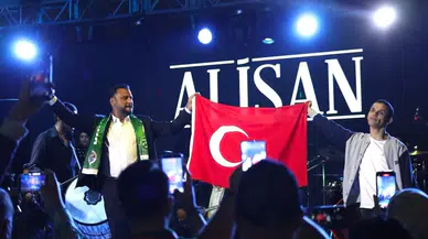 73. Zengibar Festivali'nde Alişan'la Yağmur Altında Konser Coşkusu