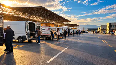 Esnaf Yeni Şire Pazarı'na Yöneliyor: Sabah Yoğunluğu Dikkat Çekti