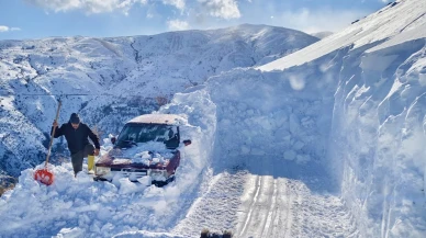 Karlar altında kaybolan araç, günler sonra bulundu!