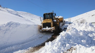 Battalgazi’de Kar Mesaisi: 2 Metrelik Karda 28 Km Yol Açıldı