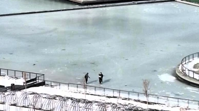 Malatya’da Tehlikeli Oyun: Buz Tutan Göletin Üzerinde Yürüdüler