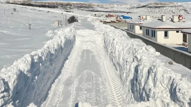 Darende’de Kar Esareti: Yollar Kapandı, Mahsur Kalan Çoban Kurtarıldı