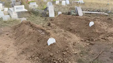 Anne ve Oğlu Yan Yana Toprağa Verildi: Aile İki Acıyı Birden Yaşadı