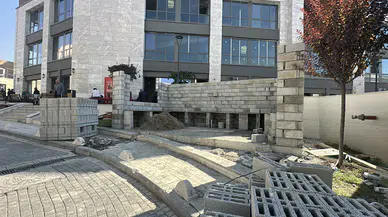 Yeni Çarşısında Yanlıştan Dönüldü: Muhtarlık Binası Yıkıldı