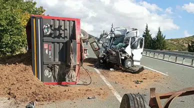 Elazığ-Malatya Yolunda Minibüs Traktöre Çarptı: 1 Yaralı