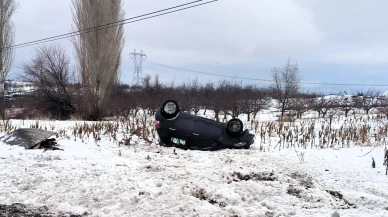 Kuş Sürüsüne Çarpmamak İçin Manevra Yapan Otomobil Takla Attı 1 Yaralı