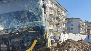 Malatya’da Yolcu Otobüsü İle Otomobil Çarpıştı: 3 Yaralı