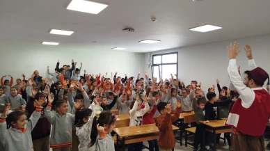 Malatya’da çocuklara tiyatro sürprizi: Şehir Tiyatrosu oyuncuları Tepeköy’de öğrencilerle buluştu!