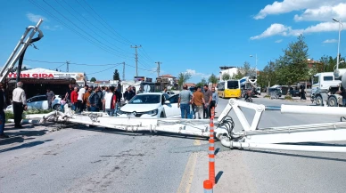 Battalgazi’de Beton Pompası Caddeye Devrildi
