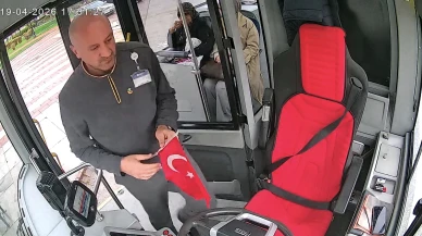 Seferi Bıraktı, Bayrağa Koştu: MOTAŞ Şoföründen Duygulandıran Hareket