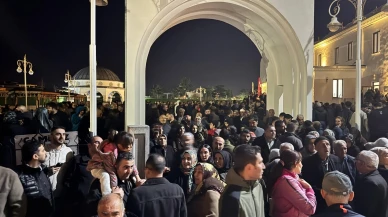 Kutsal Yolculukta Duygu Seli: İlk Hac Kafilesi Gözyaşlarıyla Uğurlandı