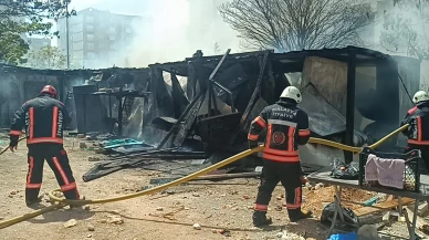 Malatya Yeşilyurt’ta Şantiye Yangını: İşçilerin Kaldığı 3 Konteyner Kül Oldu