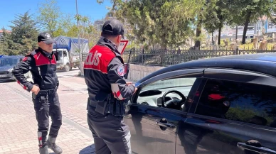 Malatya’da Mezarlık Çevrelerinde Asayiş Denetimi: 77 Kişi Sorgulandı