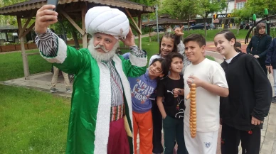 Depremzede Çocuklara Tiyatrocu Ömer Konakçı’dan "Nasreddin Hoca"lı Moral Desteği