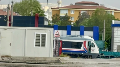 TCDD Atölyesi'nde Kaza: İki Vagon Arasında Kalan İşçi Ağır Yaralandı