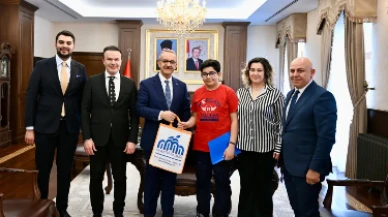 Dünya Birincisi Davut Efe Pepeler Vali Seddar Yavuz’u Ziyaret Etti