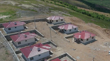 Hekimhan Ballıkaya’da Deprem Konutları Teslim Edilmedi, Kış Şartları Evleri Vurdu!