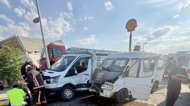 Yakınca’da Minibüs ile Kamyonet Çarpıştı: 6 Kişi Yaralandı