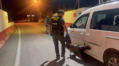 Narkotik Köpeği Tepki Verdi, Gizli Bölmeden 1 Kilo Metamfetamin Çıktı