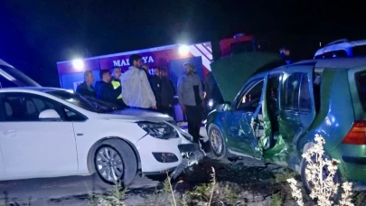 Yakınca'da Meydana Gelen Zincirleme Kaza Sonucunda 2 Kişi Yaralandı