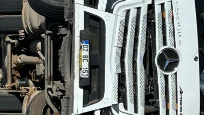 Malatya-Sivas Karayolu’nda Şeker Pancarı Yüklü Tır Devrildi