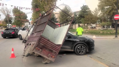 Malatya İnönü Caddesi’nde Refüj Eksikliği Kazaya Neden Oldu