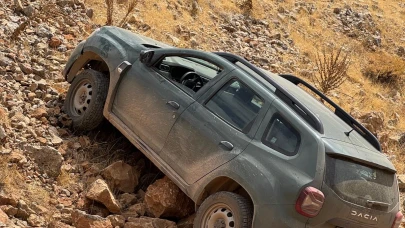 Erkenek’te İki Ayrı Kazada Araçlar Şarampole Yuvarlandı