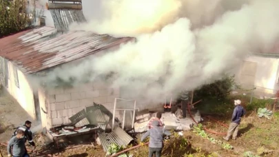 Erkenek’te Korkutan Ev Yangını: Köylüler Hortumlarla Müdahale Etti