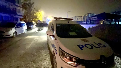 Malatya'da Film Gibi Kovalamaca: Ehliyetsiz Sürücü Duvara Tosladı