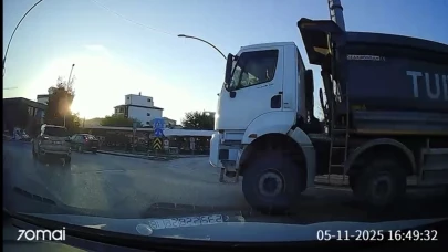 Kavşakta Tehlikeli Anlar: Hafriyat Kamyonu Yine Gündemde