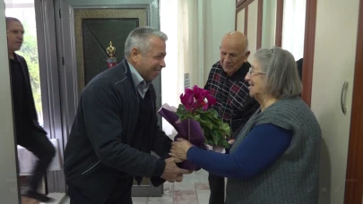 51 Yıl Sonra Öğrencilerinden  Emekli Öğretmenlerini Ziyaret Ettiler
