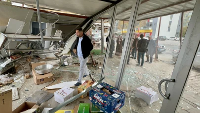 2 Dakikayla Ölümden Döndü: Otomobil Konteyneri Biçip Tarlaya Uçtu