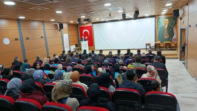 Darende'de Öğretmenler Günü: "Bizim Sınıf" Skeci Güldürdü