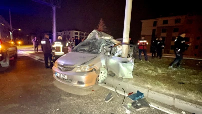 Malatya'da Feci Kaza: Trambüs Direğine Çarpan Araçta 1 Ölü