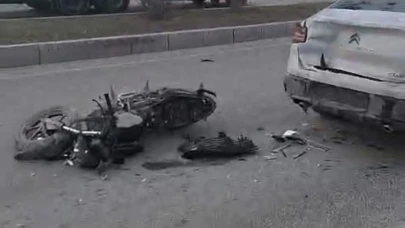 Otomobil İle Motosiklet Çarpıştı: 17 Yaşındaki Sürücü Yaralandı