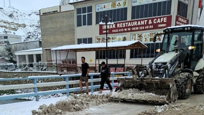 Darende Kara Gömüldü: Köy Yolları Kapandı, Tır Geçişleri Durduruldu