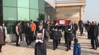 Emekli Asker Çetin Apohan'a Hüzünlü Veda: Bayrağı Kızına Verildi