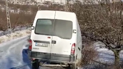 Hekimhan Kurşunlu’da Facia "Geliyorum" Dedi: Minibüs Uçurumda Kaldı