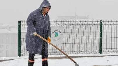 Yeşilyurt’ta Kar Seferberliği: Ekipler 7/24 Sahada, Yollar Açık