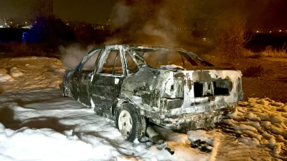 Malatya'da Facianın Eşiğinden Dönüldü: Isınmak İsterken Aracı Yandı